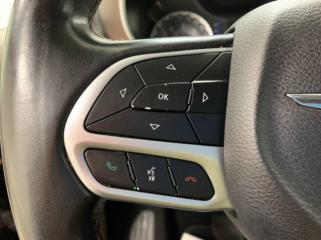 Used 2018 Chrysler Pacifica Touring-L FWD image 24