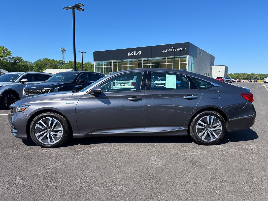 Used 2018 Honda Accord Touring image 2
