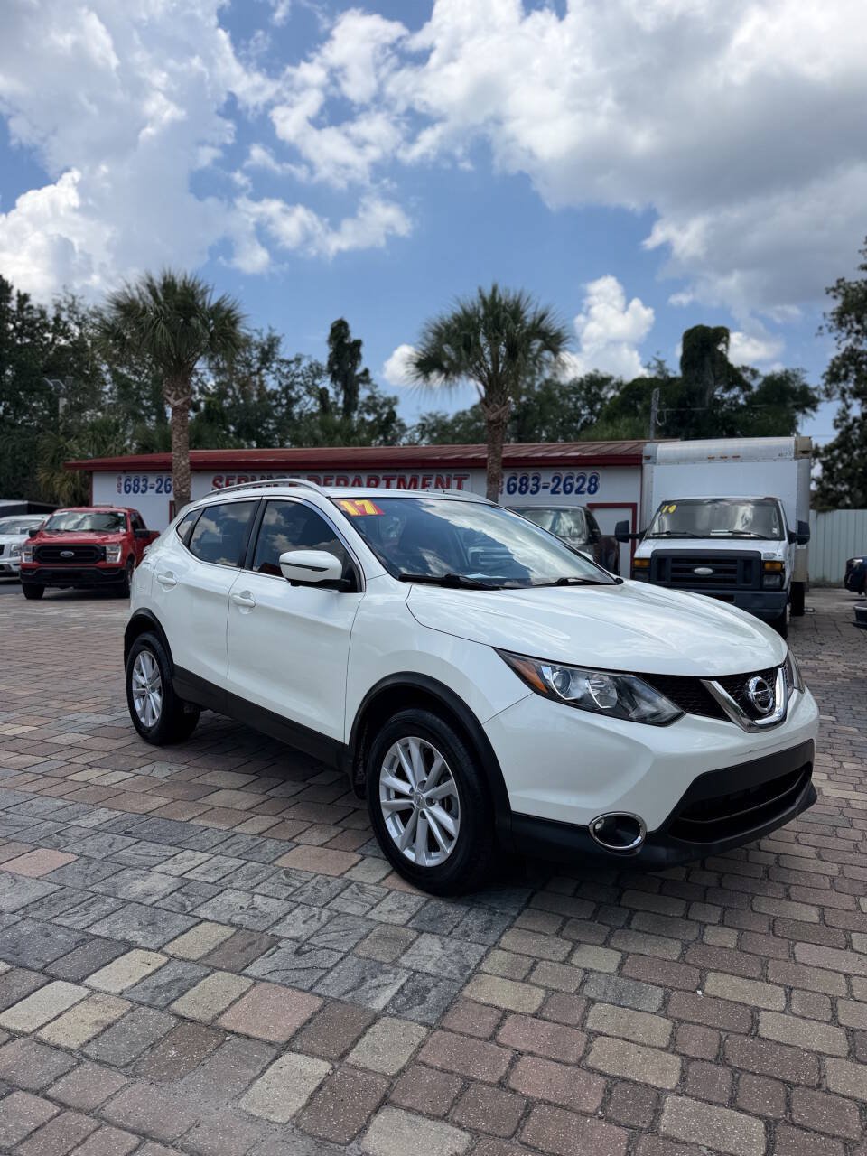 Used 2017 Nissan Rogue Sport SV w/ SV Premium Package FWD image 2