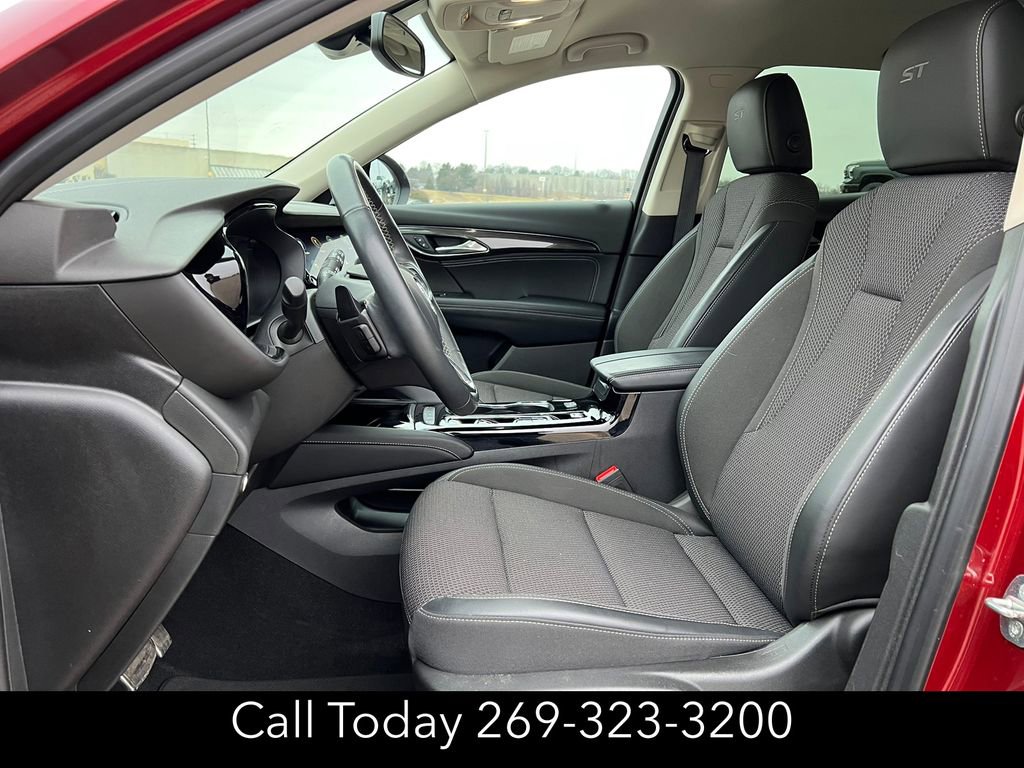 Used 2023 Buick Envision Preferred w/ Sport Touring Package image 4