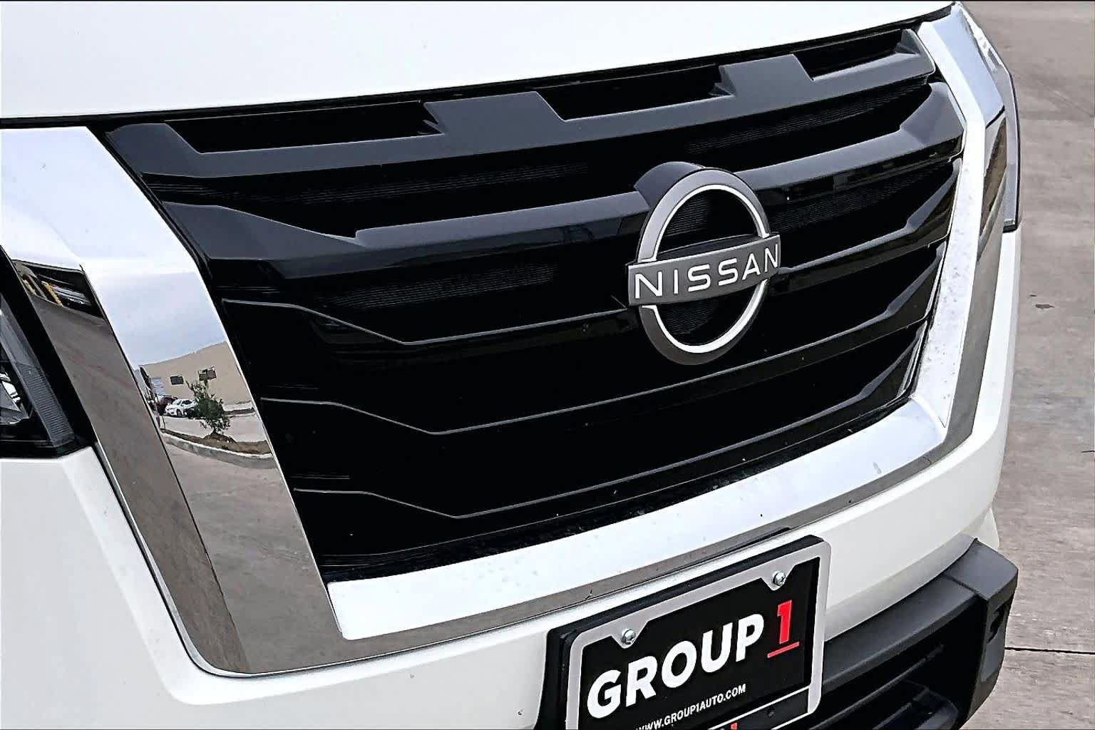 Used 2025 Nissan Pathfinder SV image 28