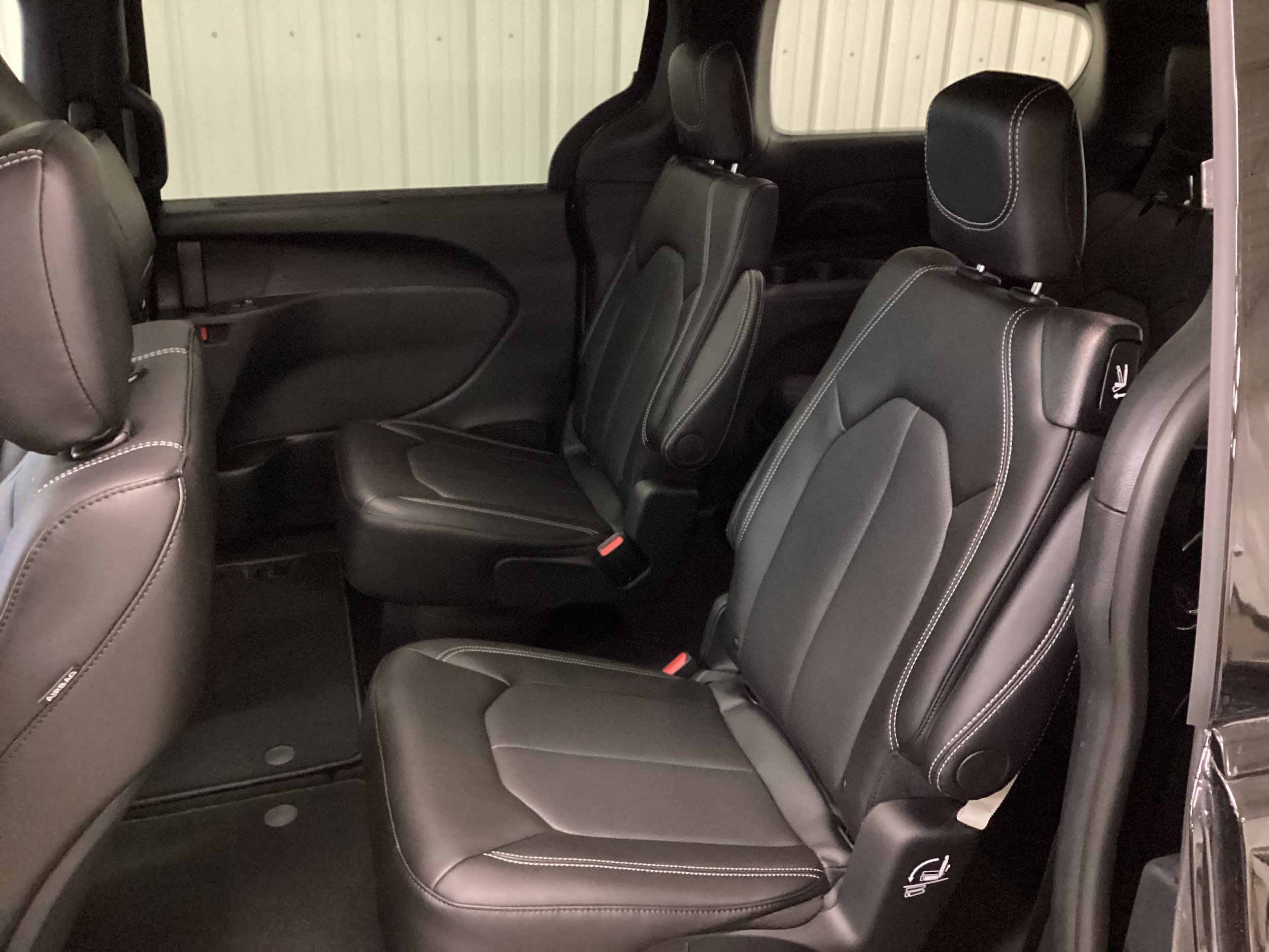 New 2026 Chrysler Pacifica Select w/ S Appearance Package AWD/4WD image 31