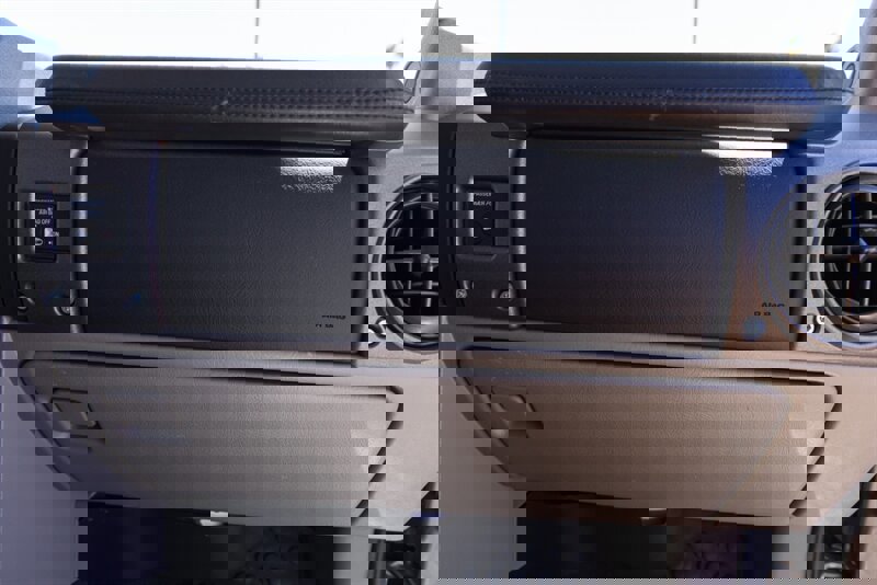 Used 2004 HUMMER H2 w/ Preferred Equipment Group image 32