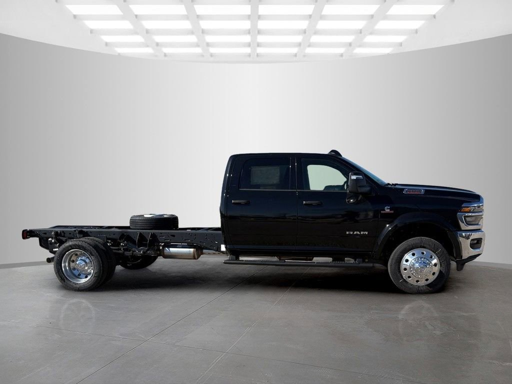 New 2026 RAM 5500 4x4 Crew Cab image 2
