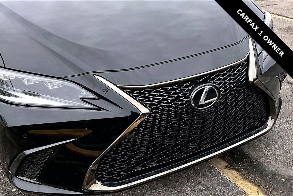Used 2023 Lexus ES 350 F Sport w/ Accessory Package (Z2) image 32