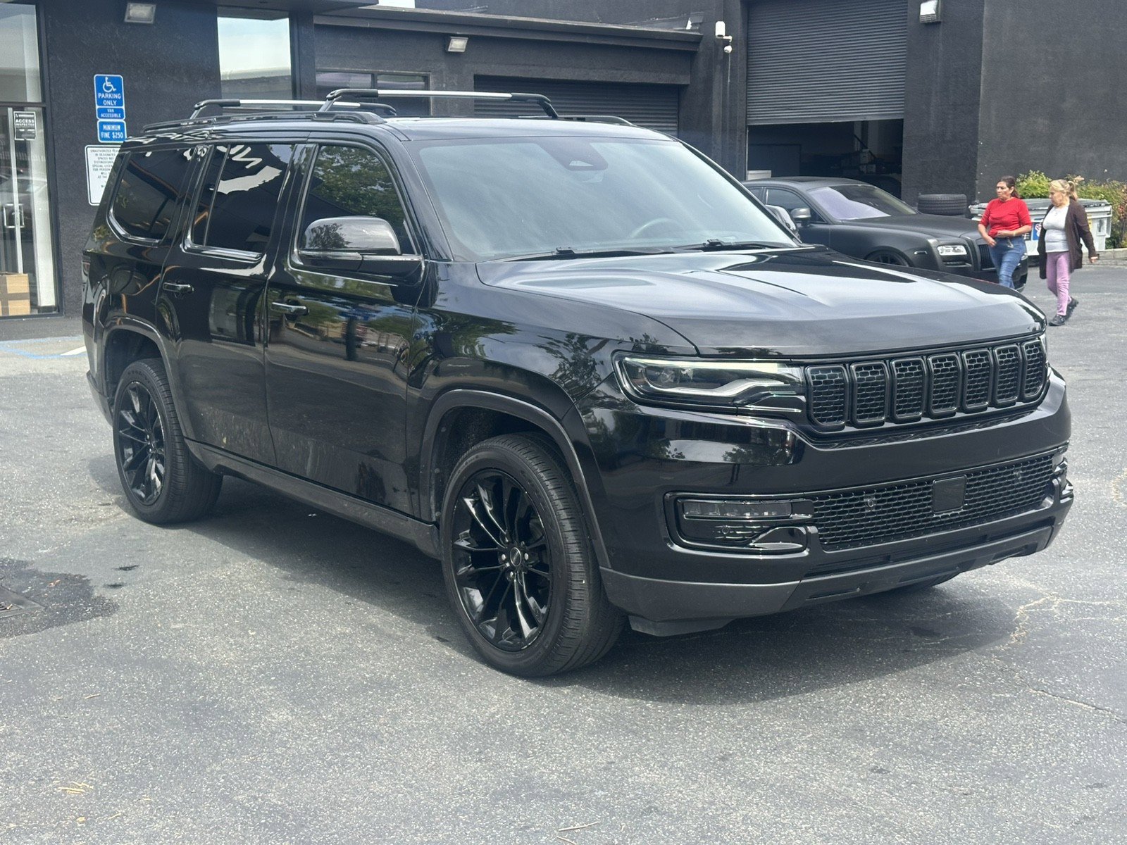 Used 2022 Jeep Wagoneer Series III w/ Premium Group I image 7