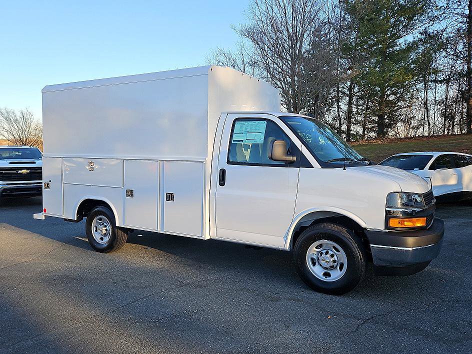 New 2026 Chevrolet Express 3500 w/ Power Convenience Package image 6