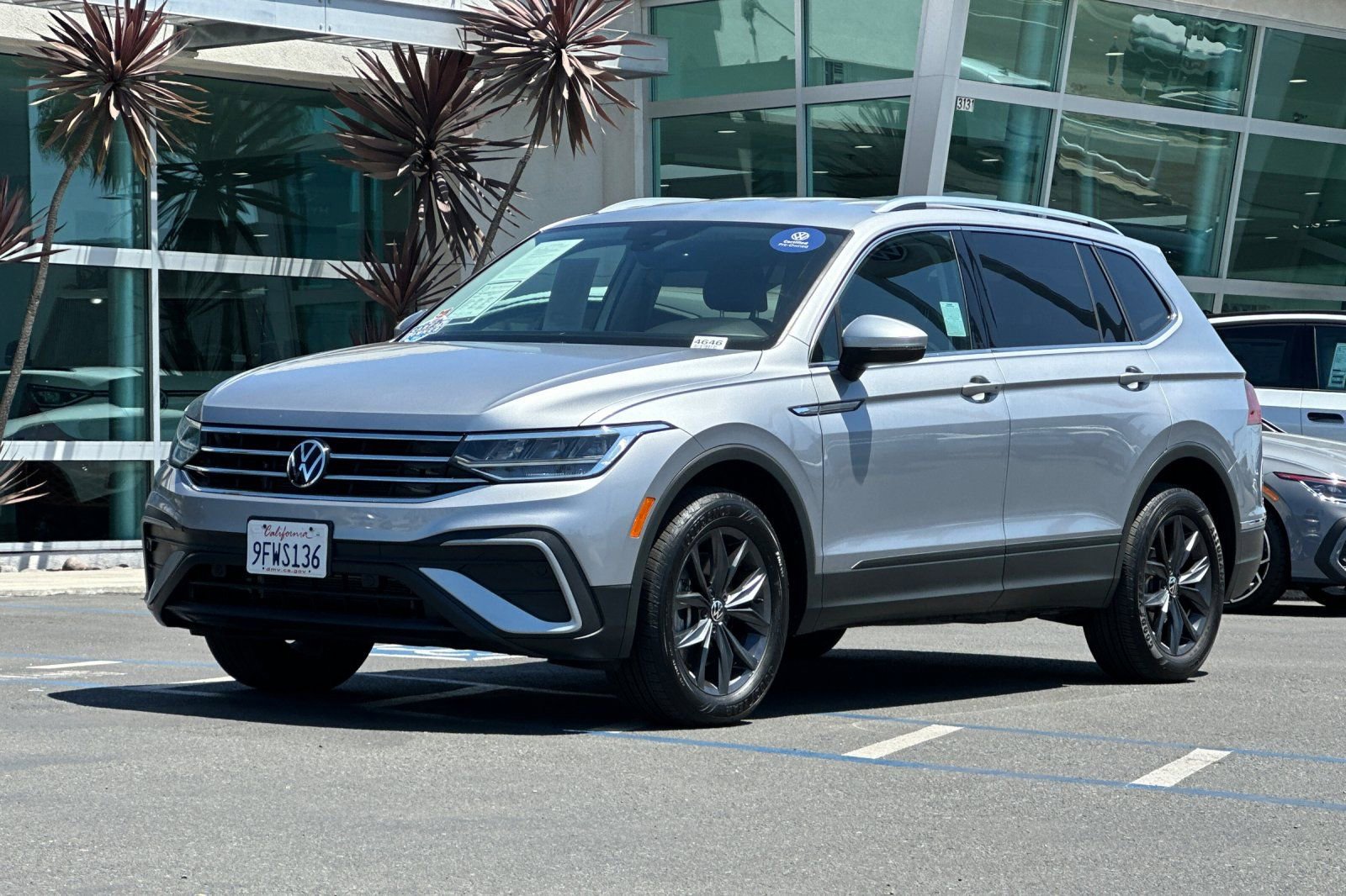 Used 2023 Volkswagen Tiguan SE FWD image 9