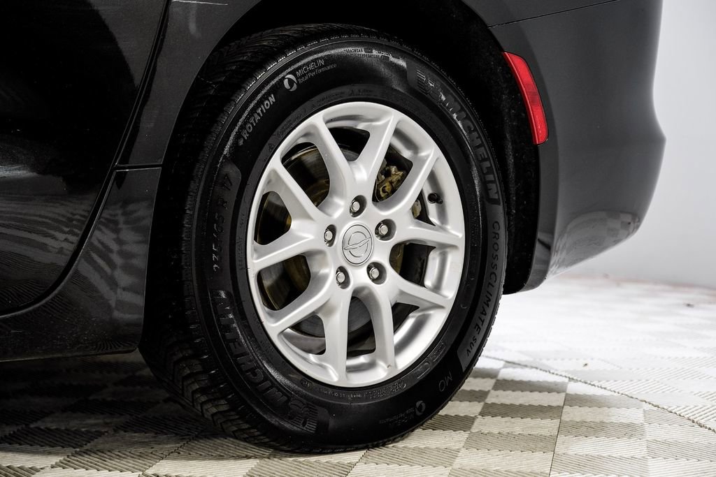 Used 2020 Chrysler Voyager Lxi image 55