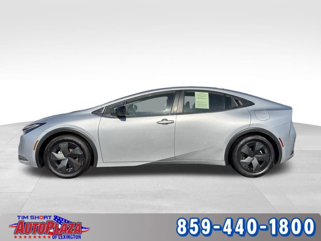 Used 2024 Toyota Prius LE image 2