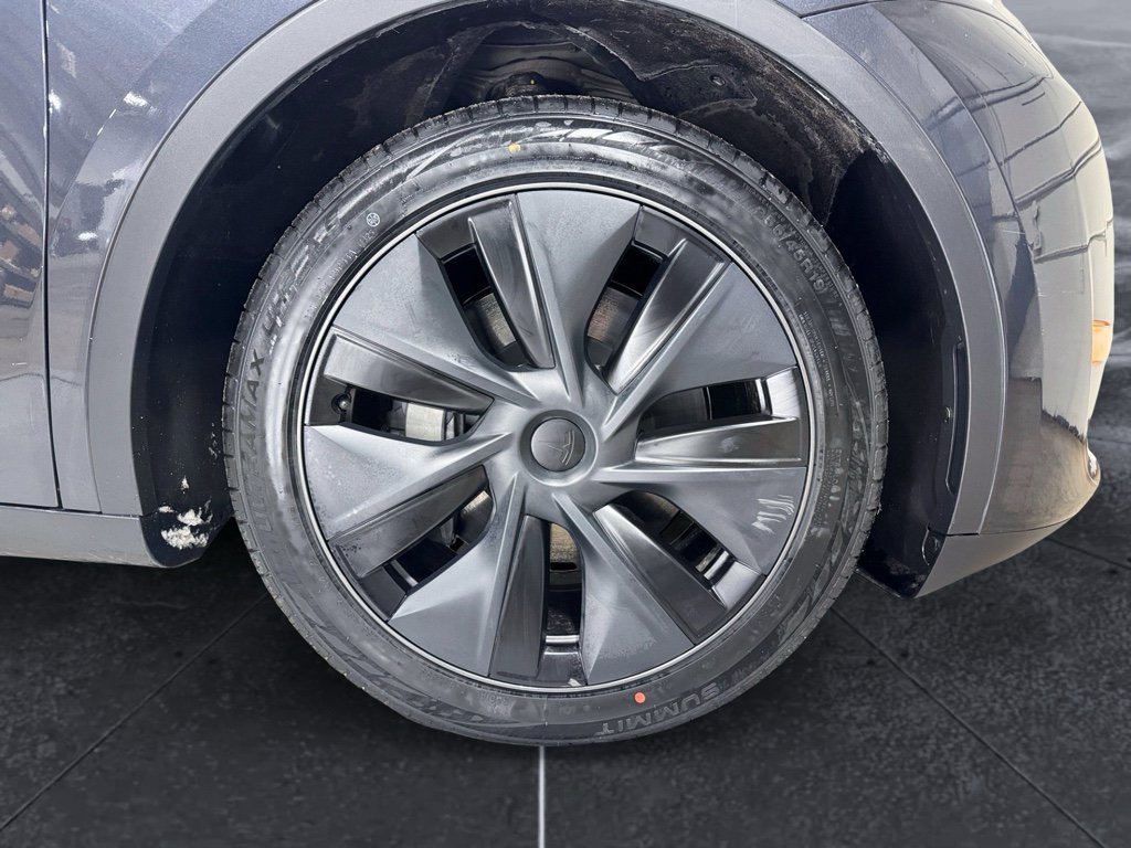 Used 2025 Tesla Model Y Long Range image 33