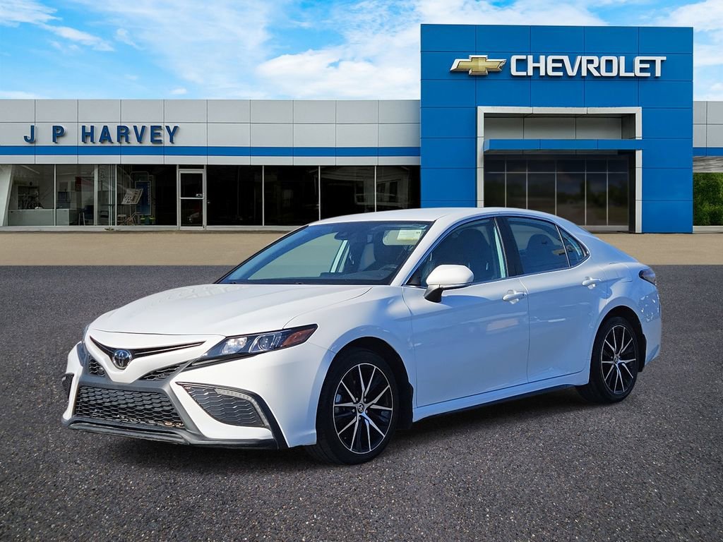 Used 2024 Toyota Camry SE FWD image 3