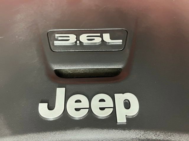 Used 2018 Jeep Wrangler Sport image 9