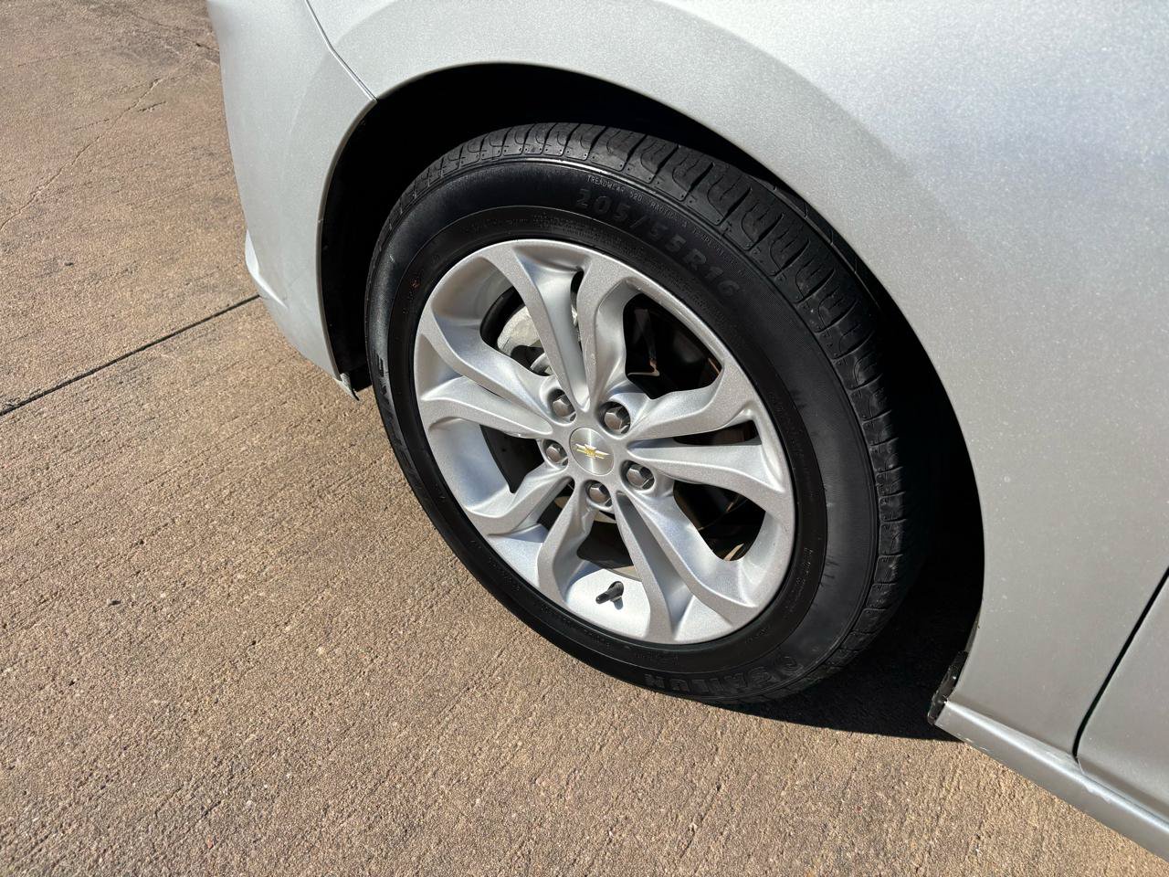Used 2019 Chevrolet Cruze LT FWD image 17