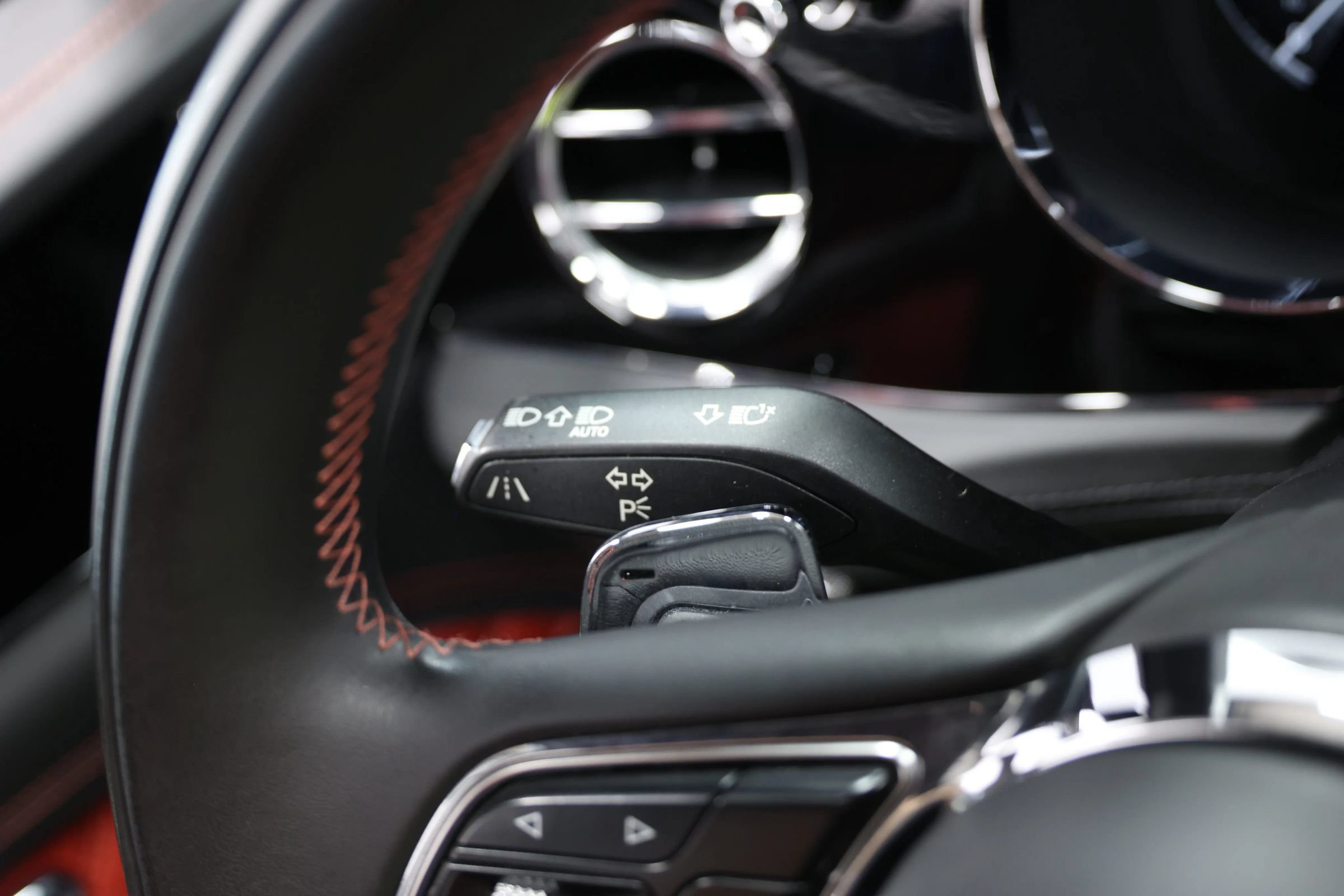 Used 2022 Bentley Bentayga AWD/4WD image 32
