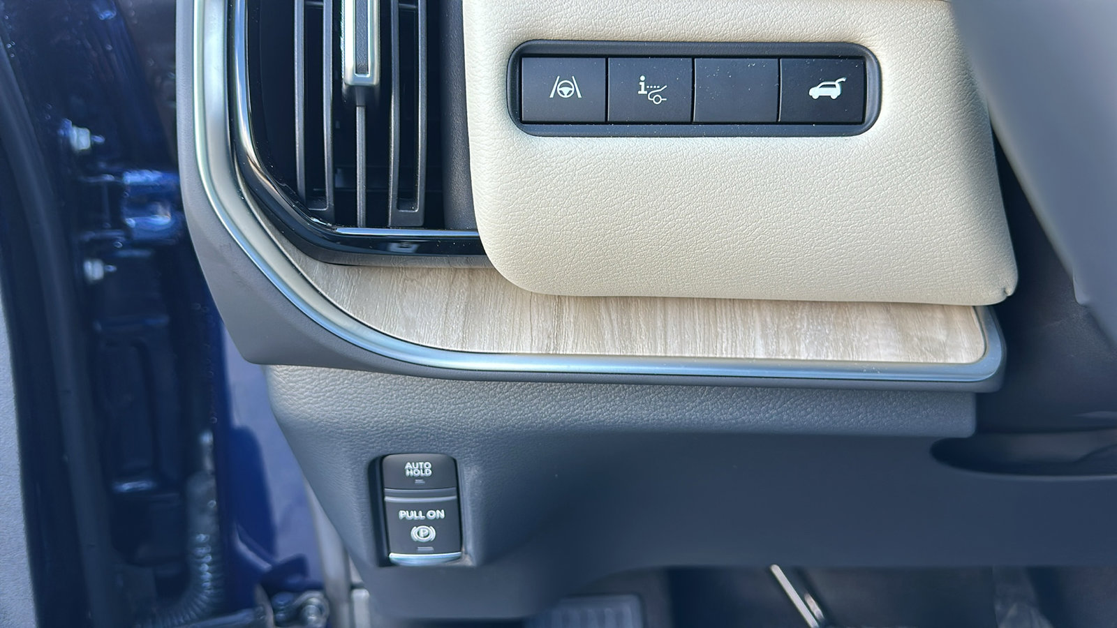 Certified 2025 Nissan Armada Platinum Reserve image 15