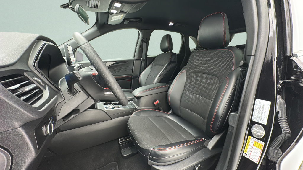 Used 2025 Ford Escape ST-Line FWD image 14