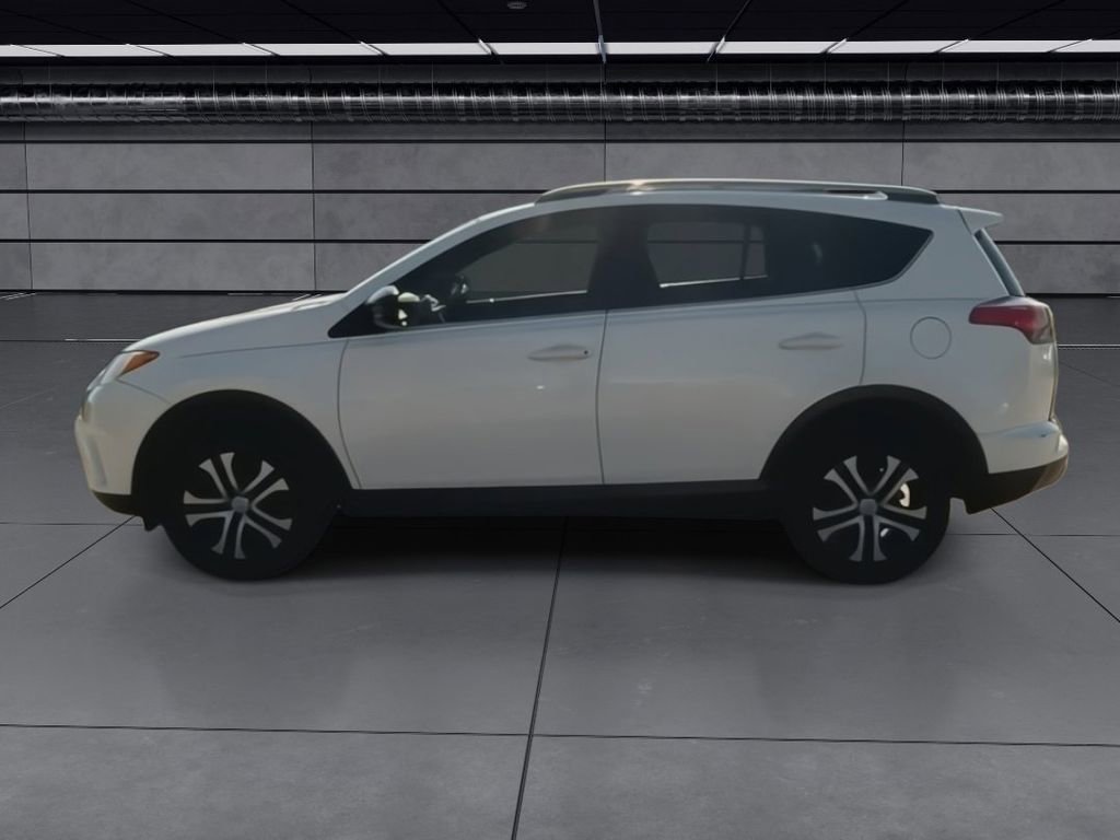 Used 2018 Toyota RAV4 LE image 5