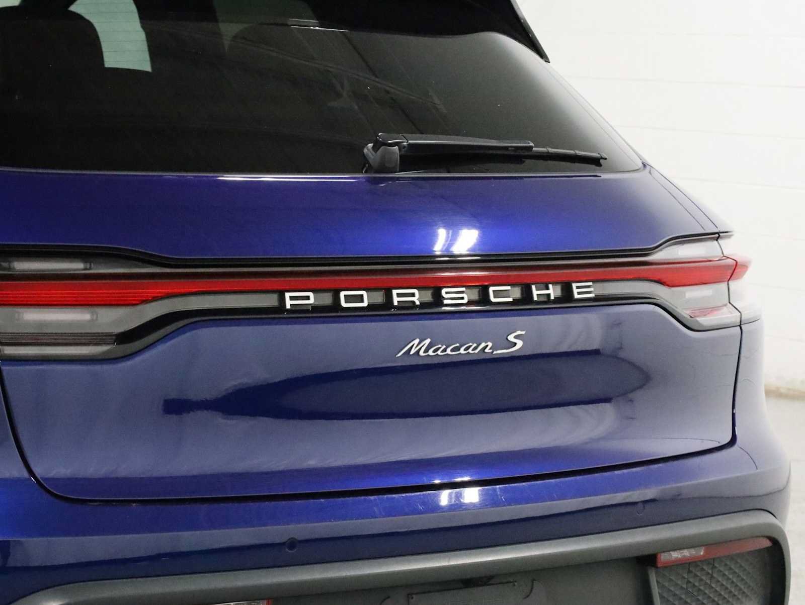 Certified 2023 Porsche Macan S AWD/4WD image 8