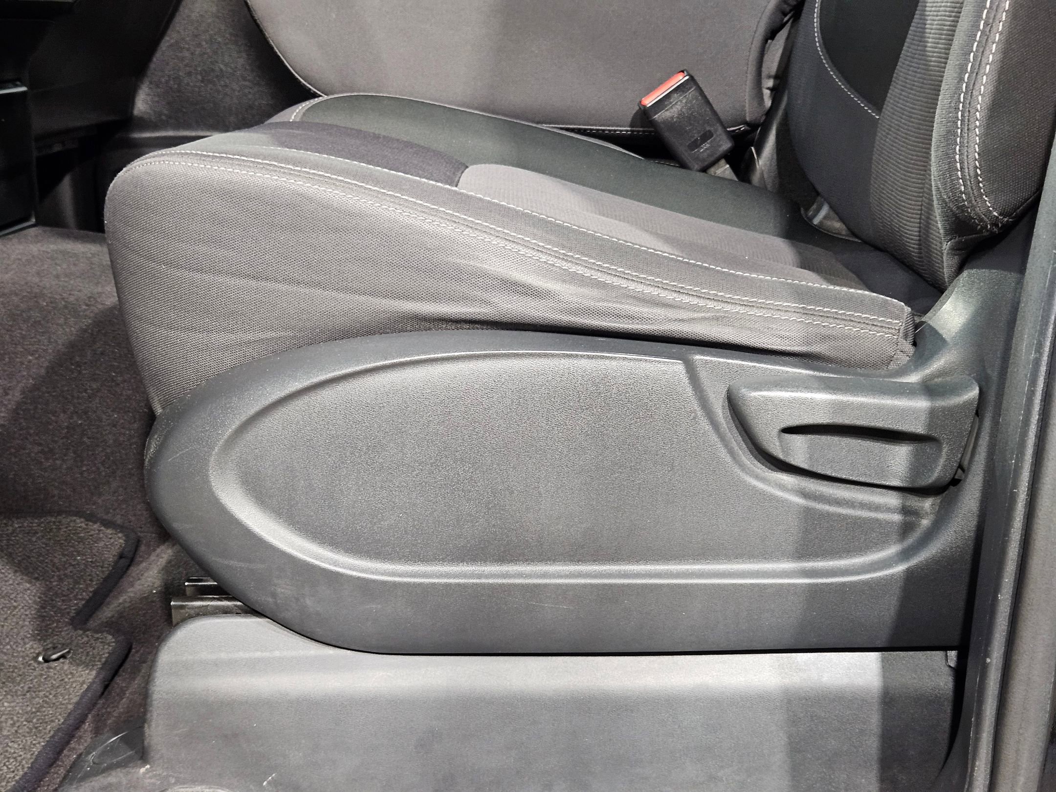 Used 2023 Nissan Titan SV image 23