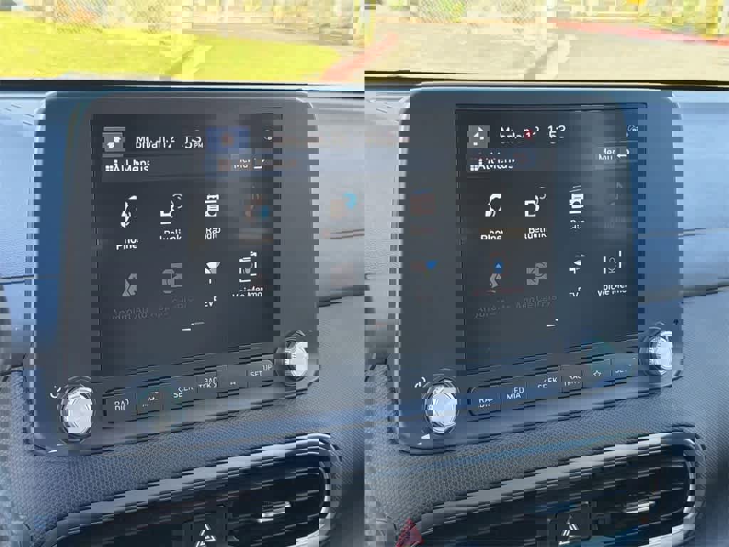 Used 2023 Hyundai Kona SE image 15