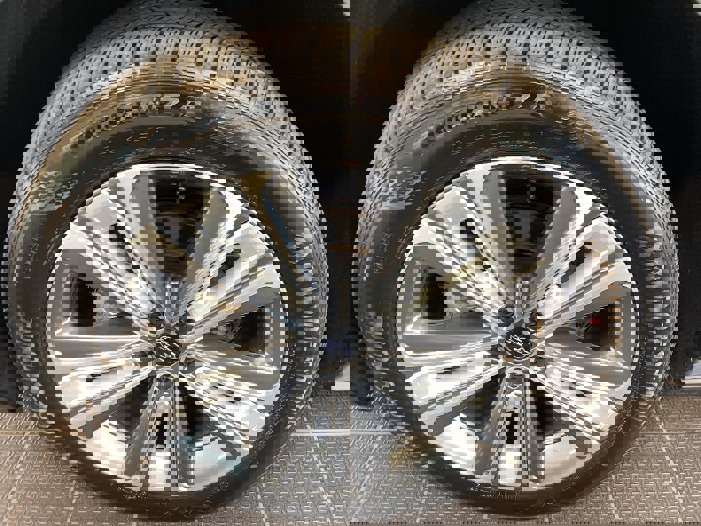 Used 2023 Toyota bZ4X AWD image 5