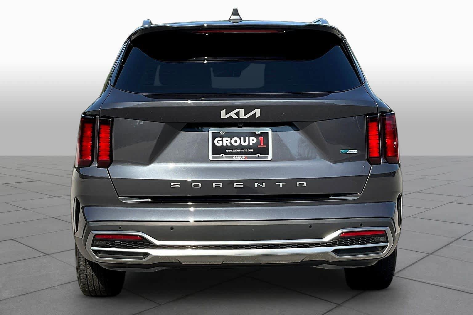 Used 2022 Kia Sorento EX w/ Panoramic Sunroof Package FWD image 5