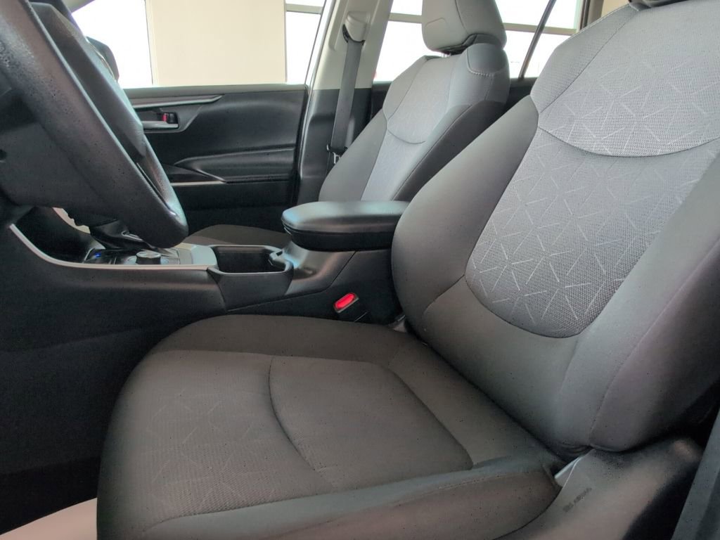Used 2025 Toyota RAV4 XLE image 14