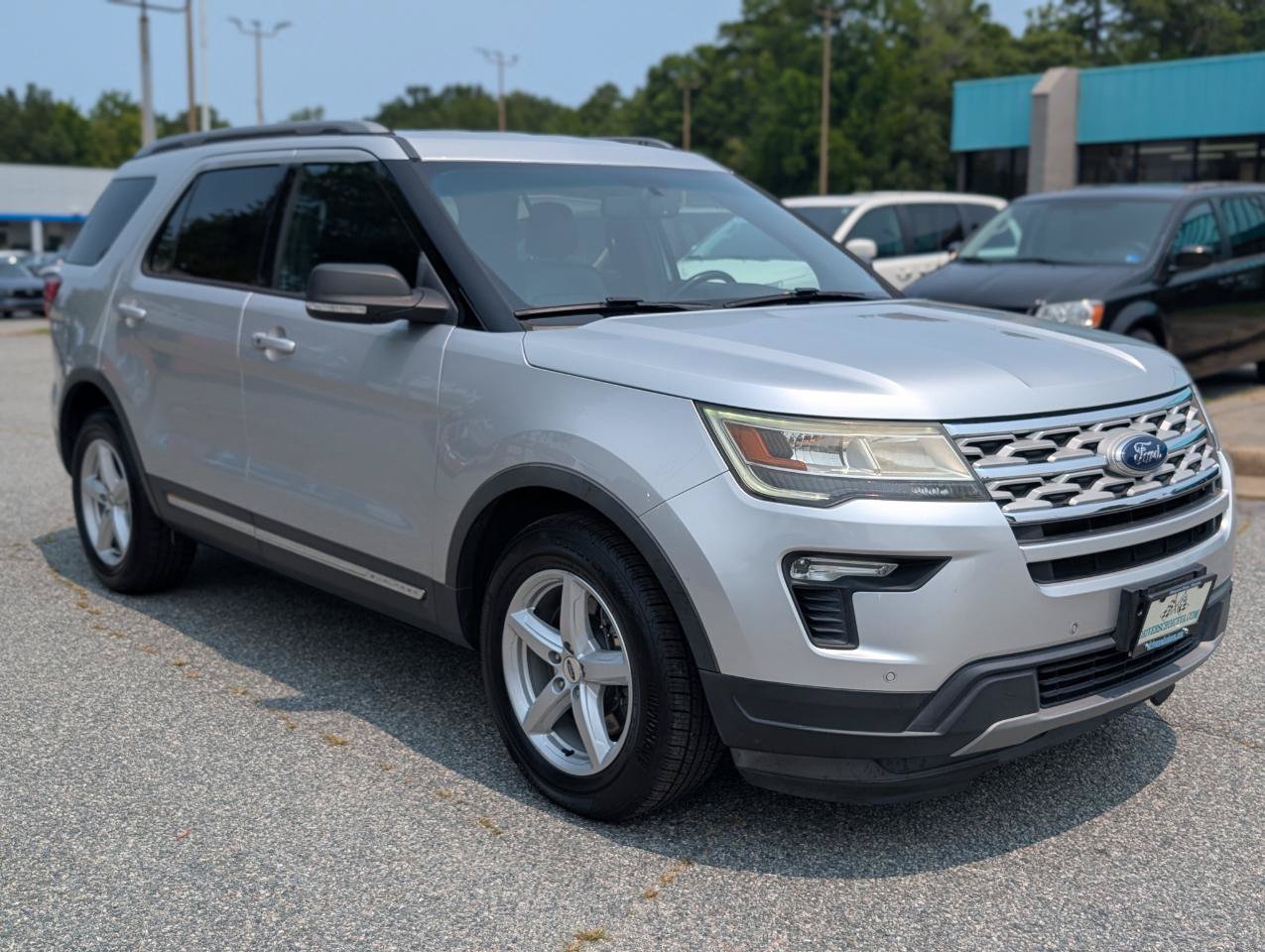 Used 2019 Ford Explorer XLT w/ Equipment Group 202A FWD image 10