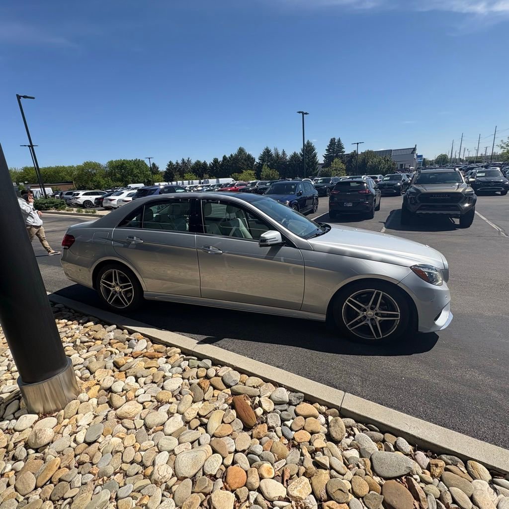 Used 2016 Mercedes-Benz E 400 4MATIC Sedan image 5