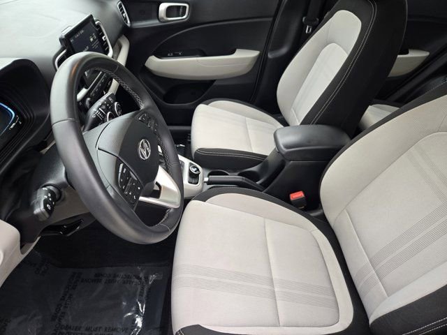 Certified 2025 Hyundai Venue SEL FWD image 12