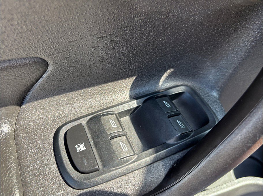 Used 2017 Ford Fiesta Titanium FWD image 19