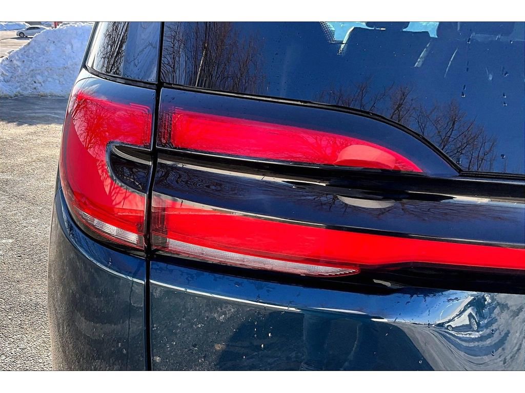 Used 2025 Chrysler Pacifica Select image 35