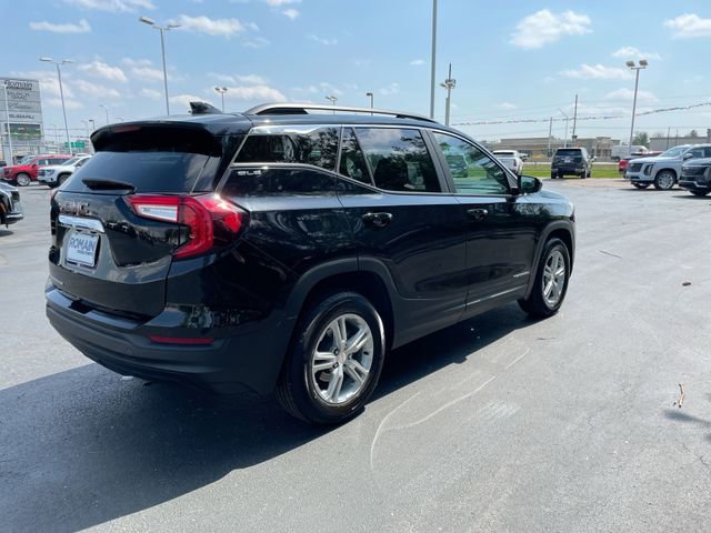 Used 2024 GMC Terrain SLE w/ Driver Convenience Package FWD image 5