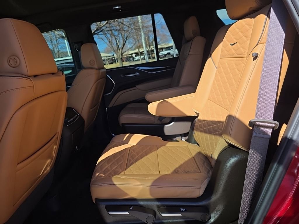 Used 2024 Cadillac Escalade Sport w/ LPO, ONYX Package image 17