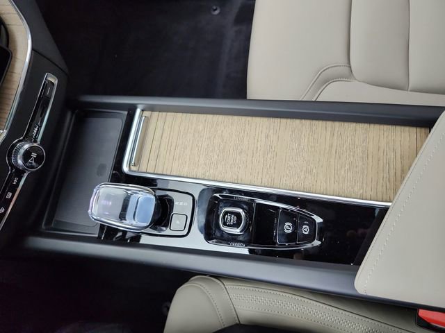 New 2026 Volvo XC60 B5 Plus w/ Climate Package image 47