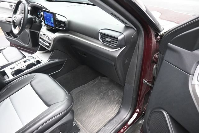Used 2023 Ford Explorer XLT w/ Equipment Group 202A AWD/4WD image 44