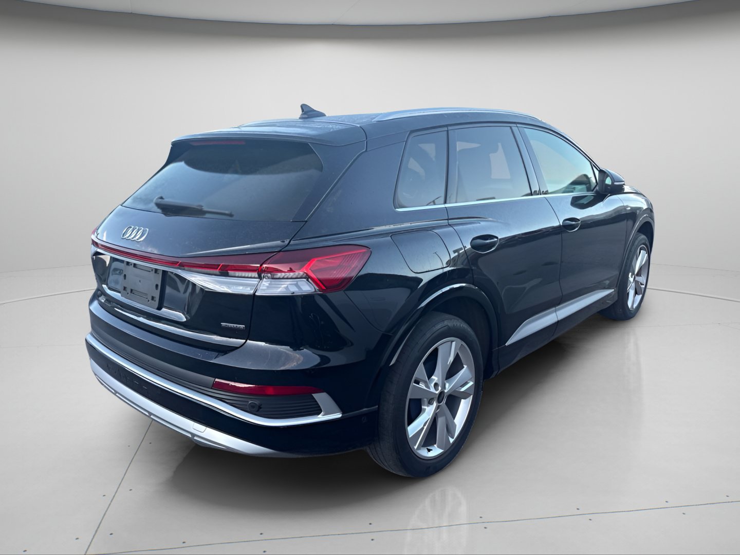 Used 2023 Audi Q4 e-tron Premium Plus w/ Premium Plus AWD/4WD image 18