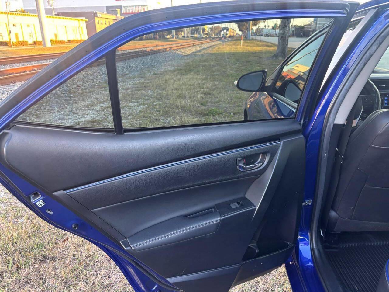 Used 2019 Toyota Corolla SE FWD image 22