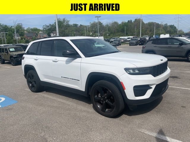Used 2024 Jeep Grand Cherokee Altitude image 1
