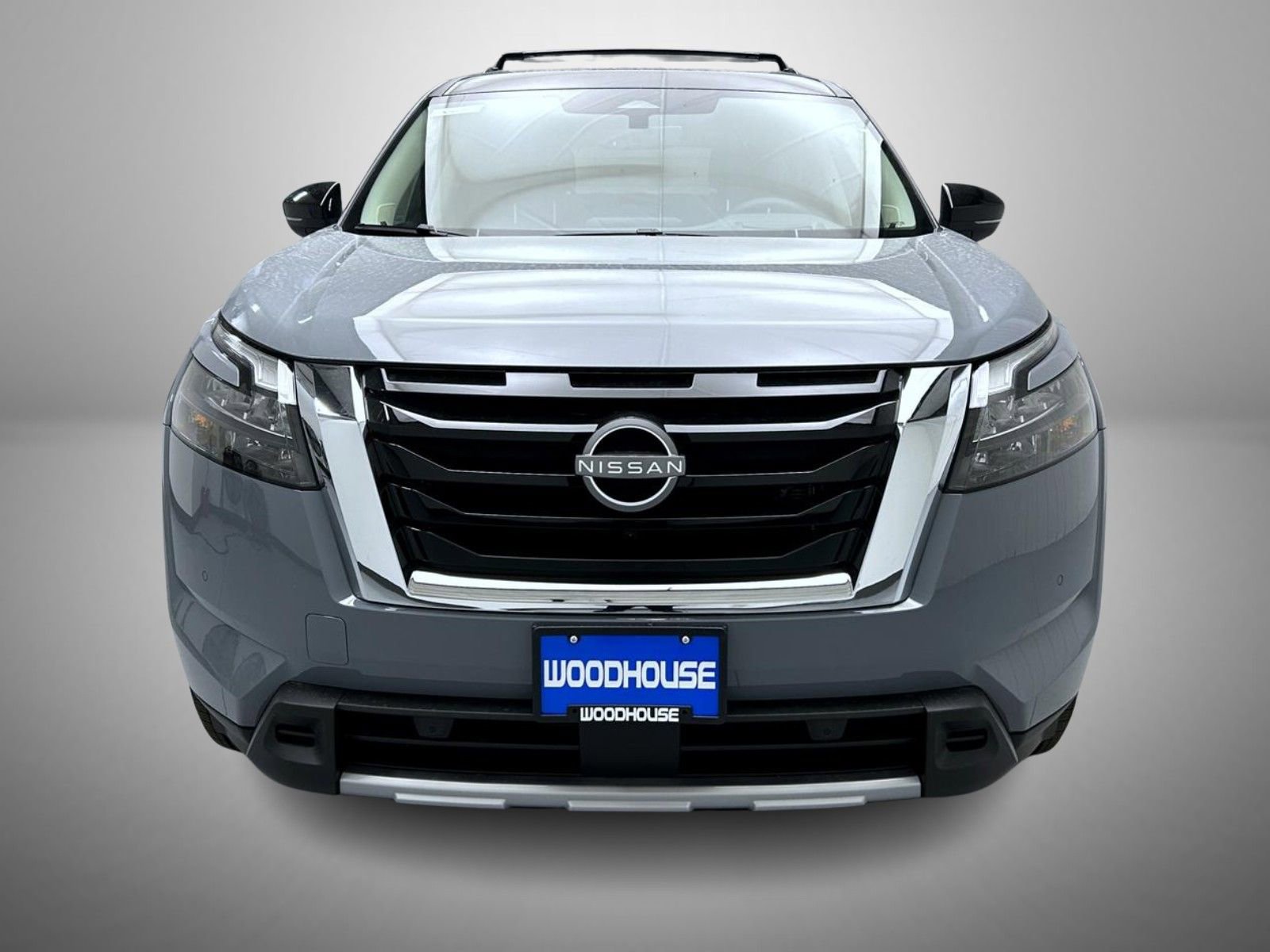 New 2025 Nissan Pathfinder Platinum image 2