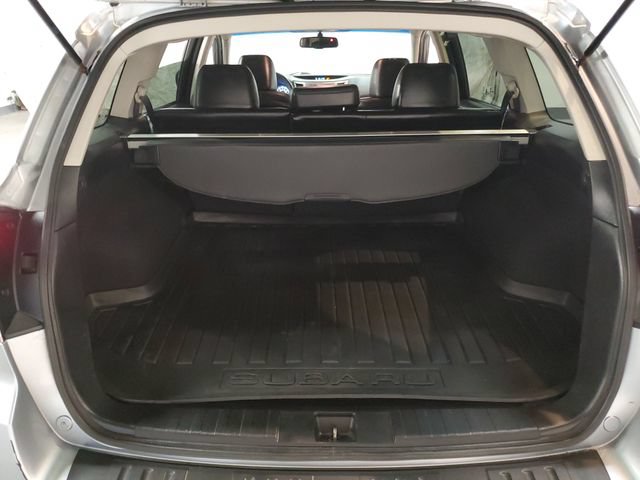 Used 2013 Subaru Outback 3.6R Limited AWD/4WD image 5