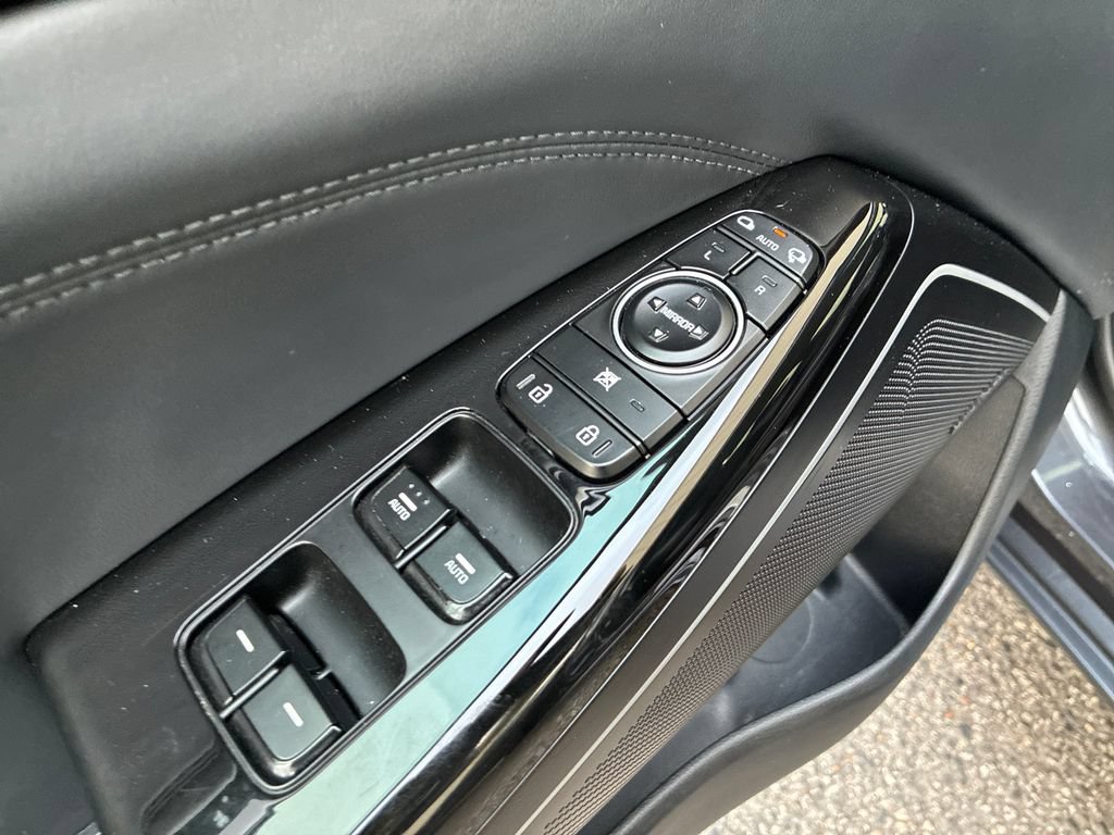 Used 2018 Kia Cadenza Limited FWD image 24