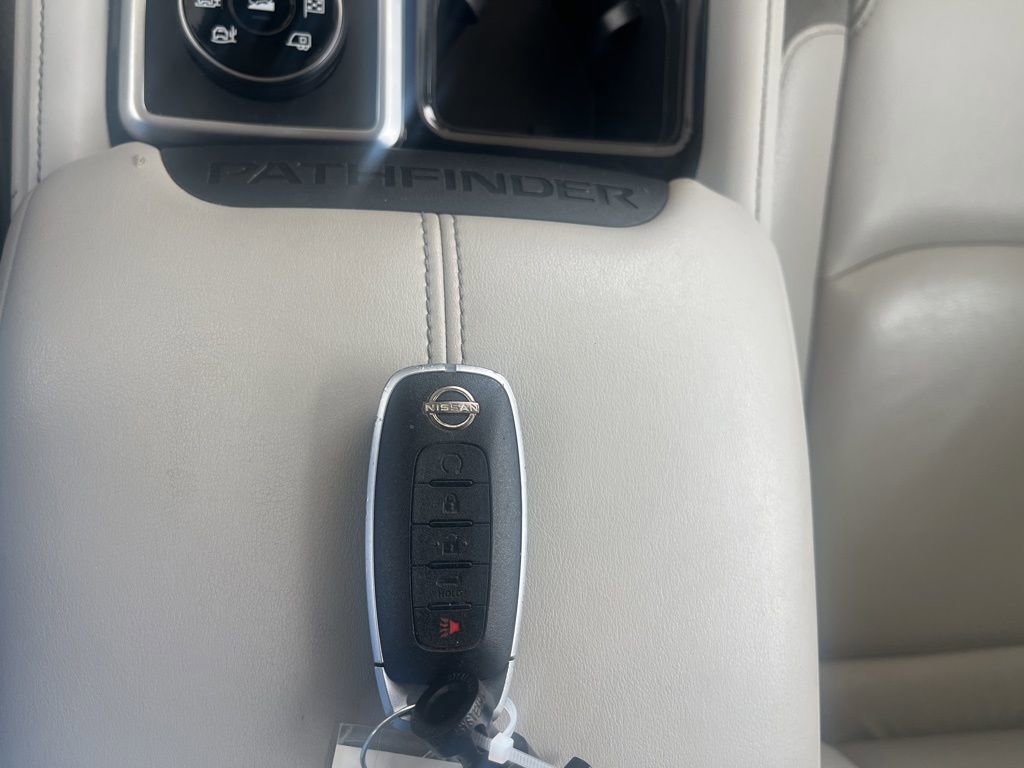 Used 2023 Nissan Pathfinder SL w/ Lighting Package (N92) image 17