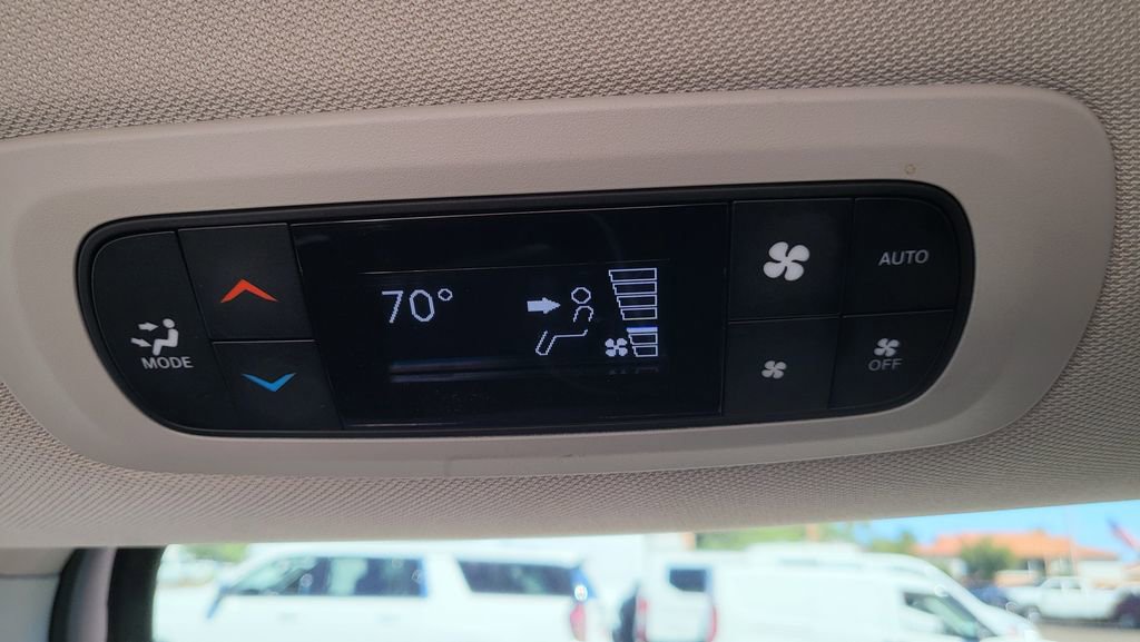 Used 2024 Chrysler Pacifica Select image 31