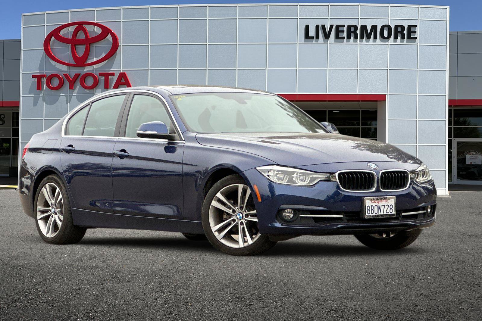 Used 2018 BMW 330i Sedan RWD image 2