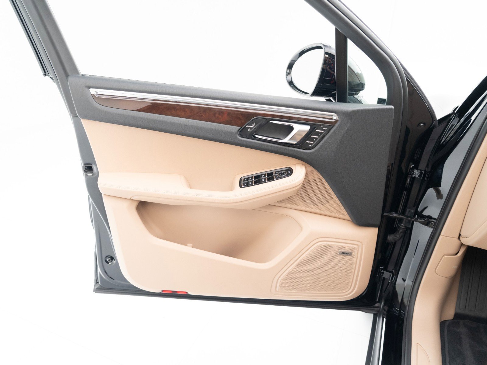 Certified 2025 Porsche Macan image 21