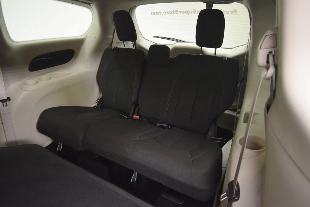 Used 2019 Chrysler Pacifica L FWD image 15