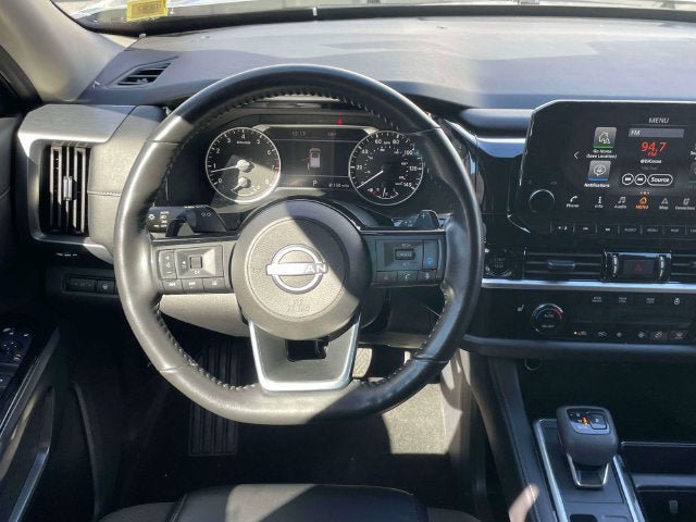 Used 2025 Nissan Pathfinder SL AWD/4WD image 14
