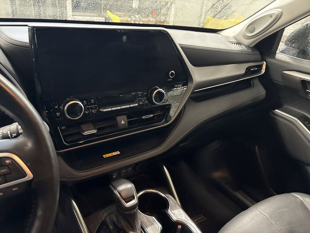 Used 2023 Toyota Highlander Limited image 13